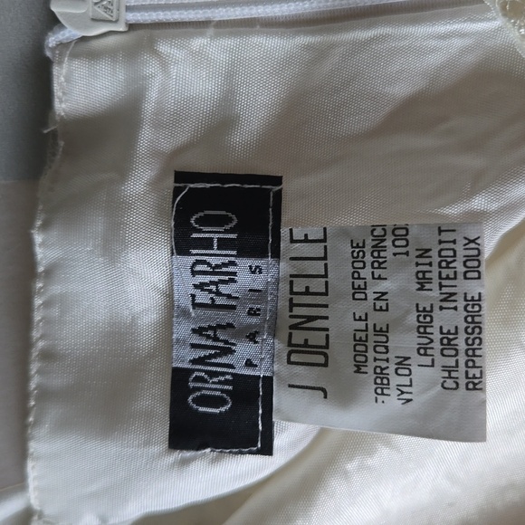 ORNA FARHO LACE SUIT NEW, NEVER WORN WITH TAGS. From a pet and smoke-free home! - Picture 10 of 12